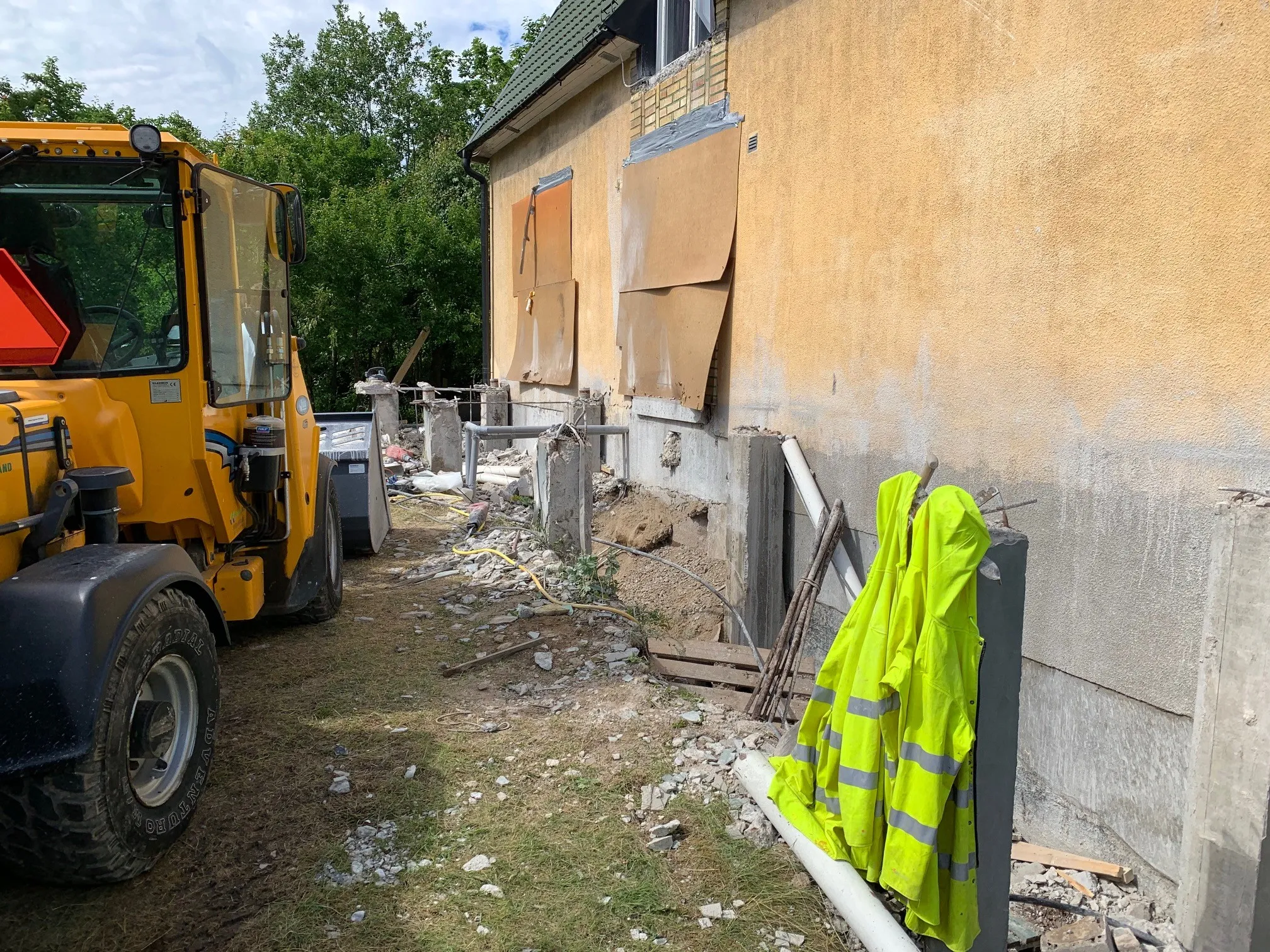 Rivning av balkong i Segeltorp